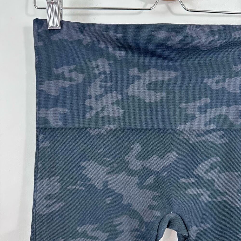 Spanx Look At Me Now Seamless Leggings in Camo Size L - Picture 6 of 8